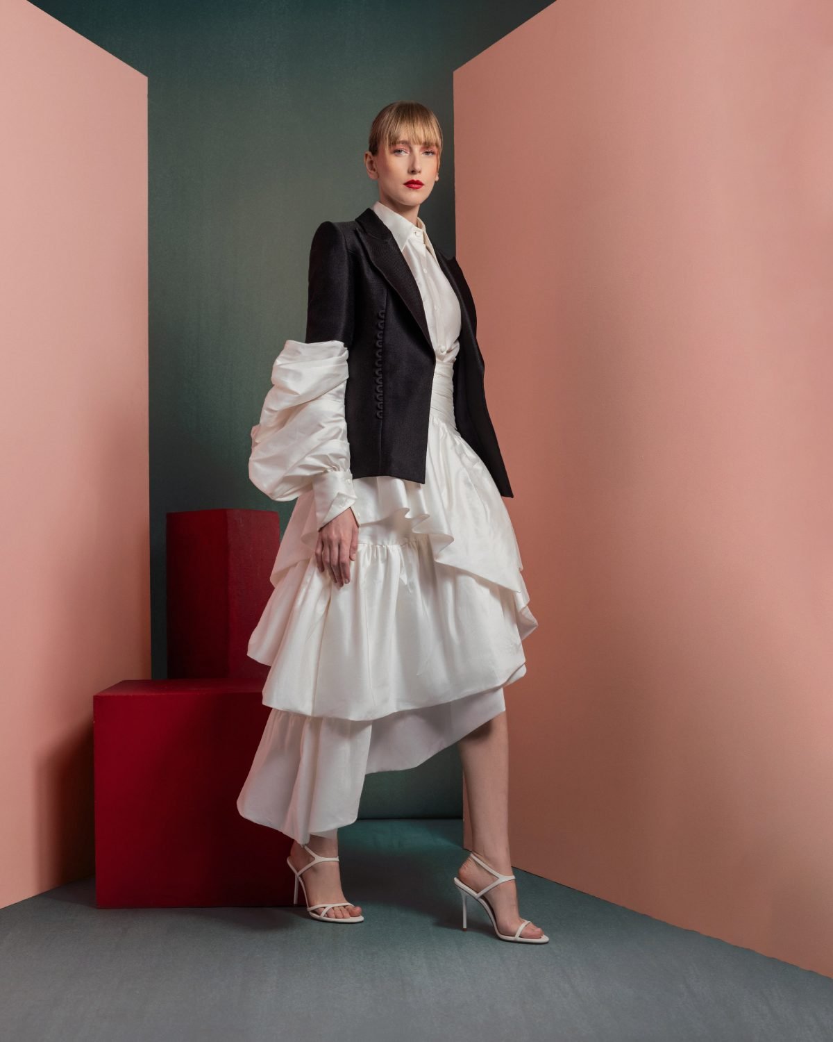 Contemporary Versatile Blouse with Puffed Sleeves