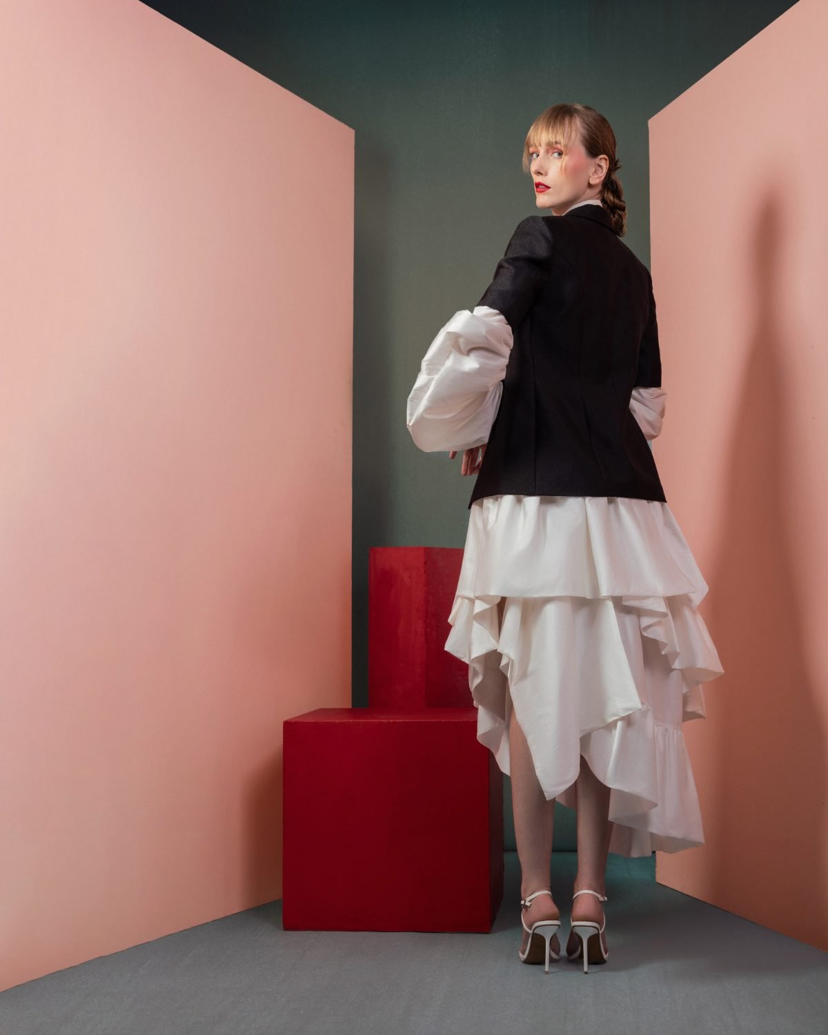Contemporary Versatile Blouse with Puffed Sleeves