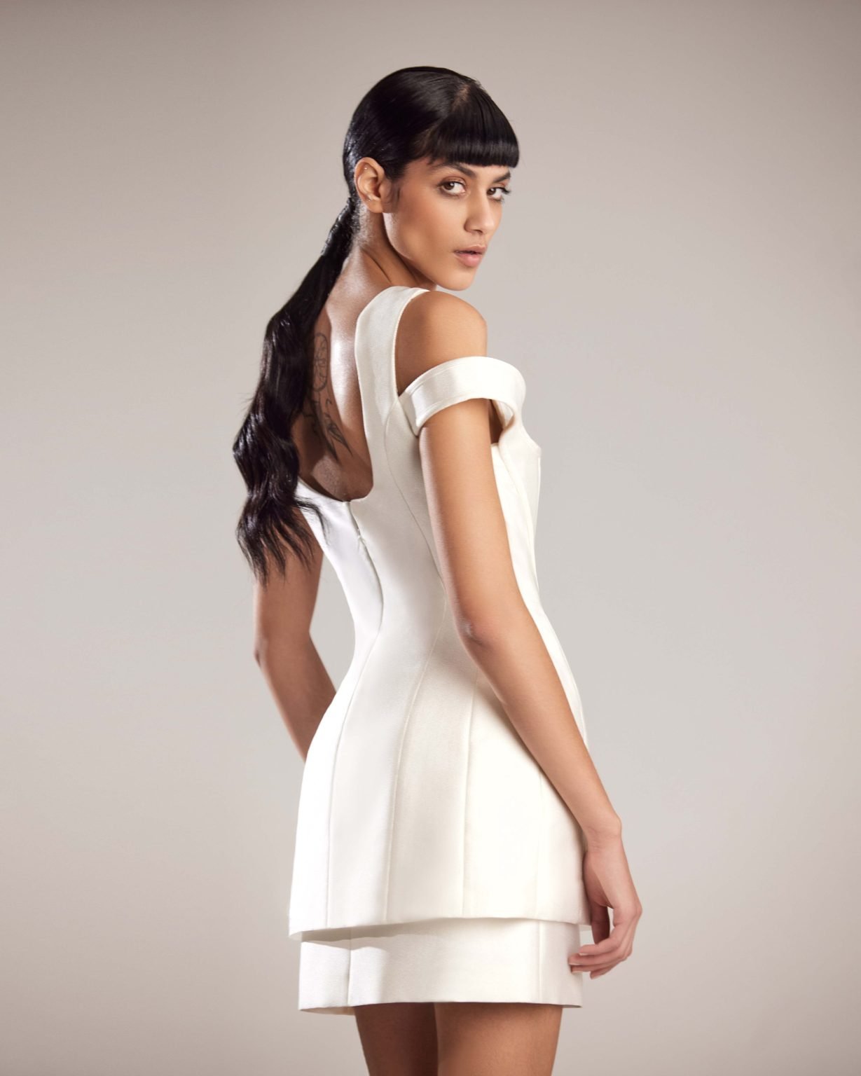 Elegant White Off-Shoulder Dress with Structured Bodice