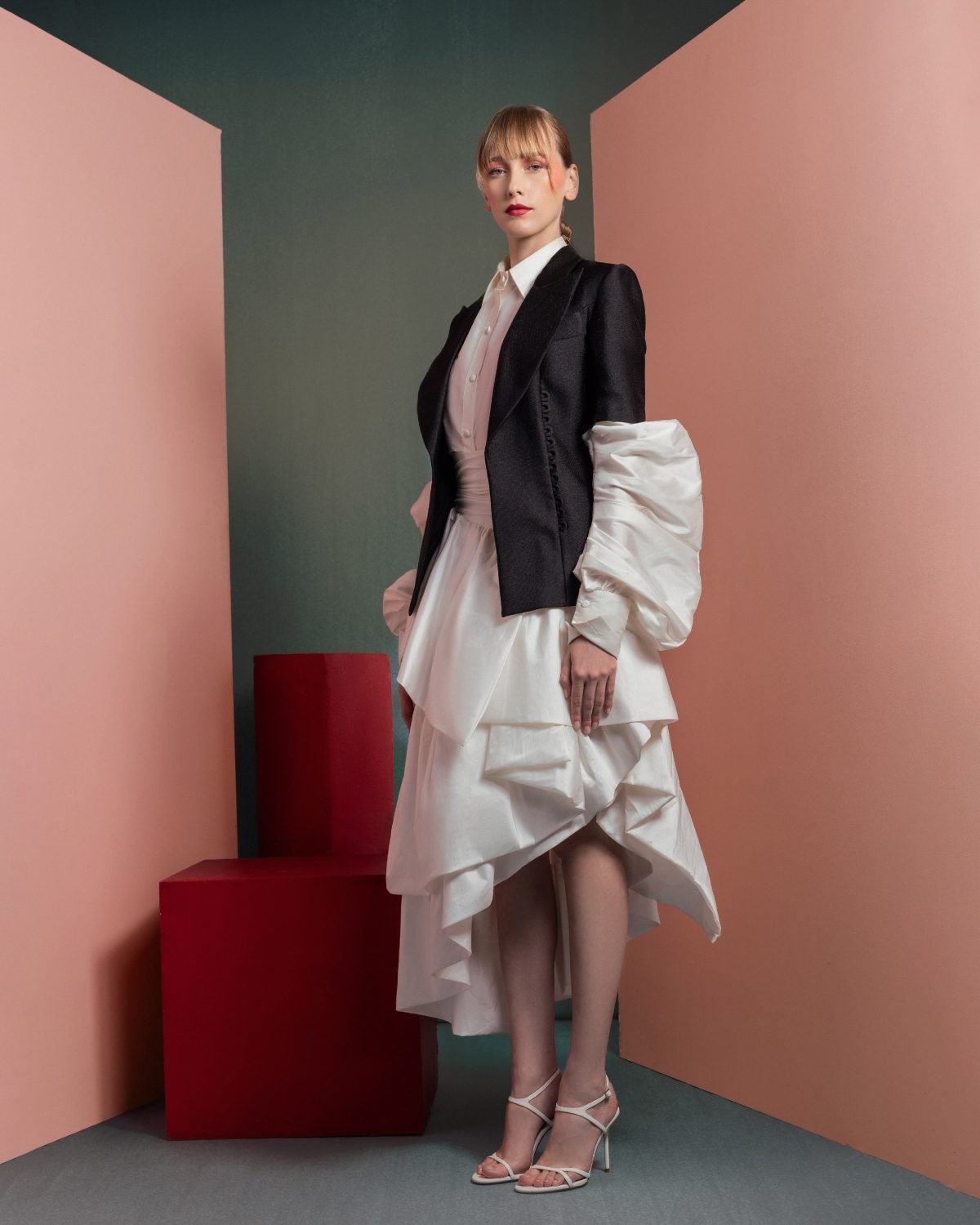 Contemporary Versatile Blouse with Puffed Sleeves