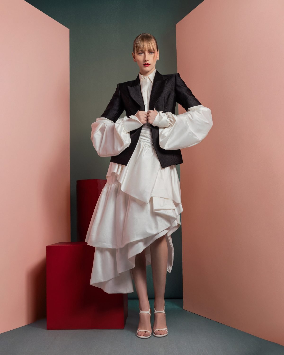 Contemporary Versatile Blouse with Puffed Sleeves