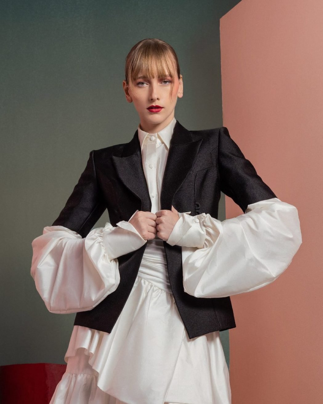 Contemporary Versatile Blouse with Puffed Sleeves