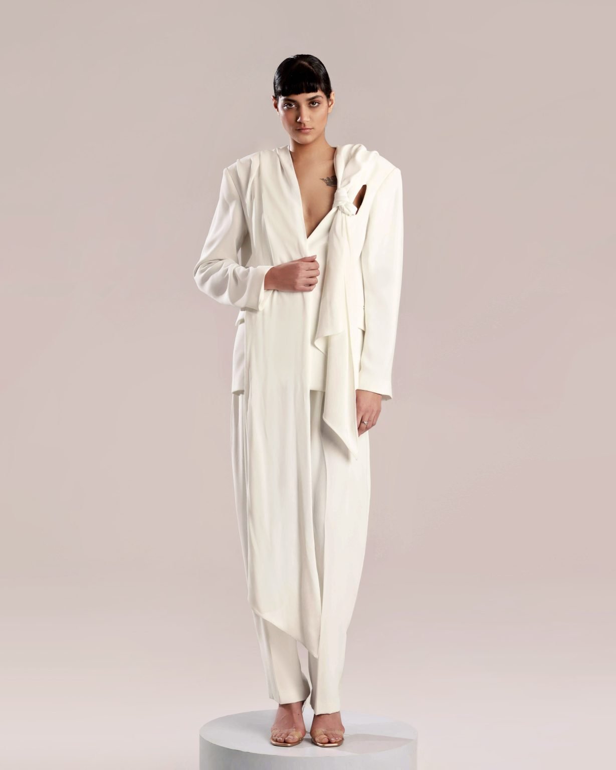 White Crepe Jacket with Feminine Cut and Crepe Georgette Shawl