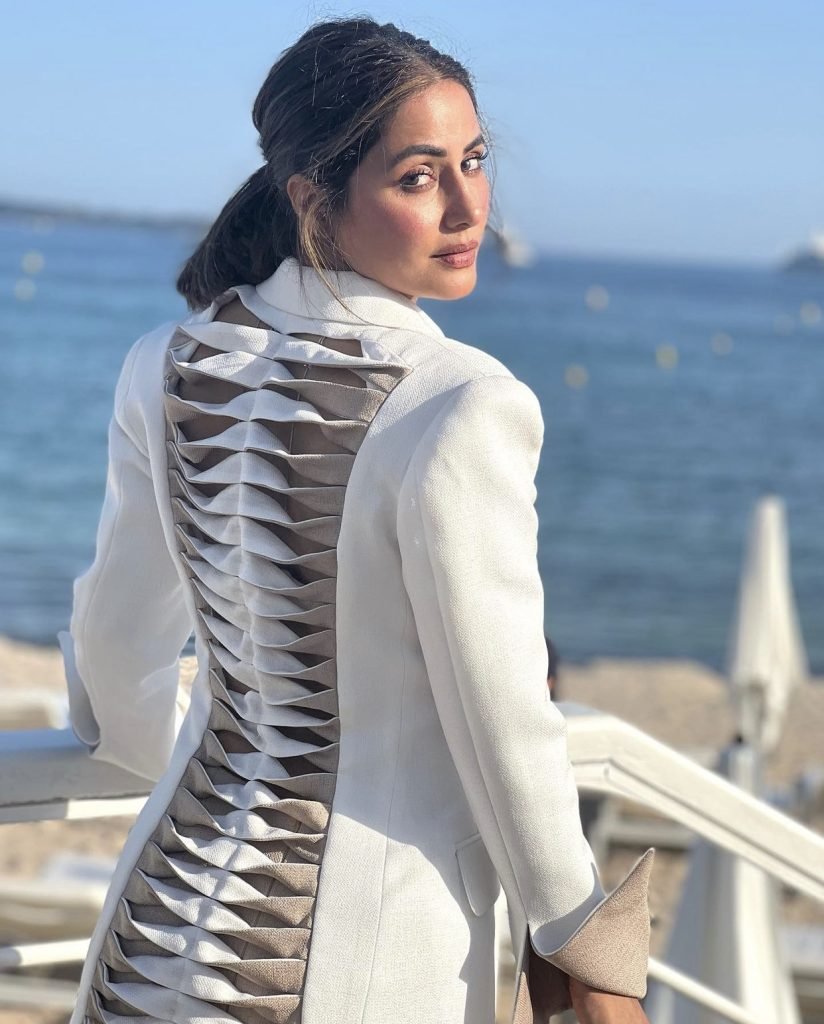 Hania Khan wearing OFFSET