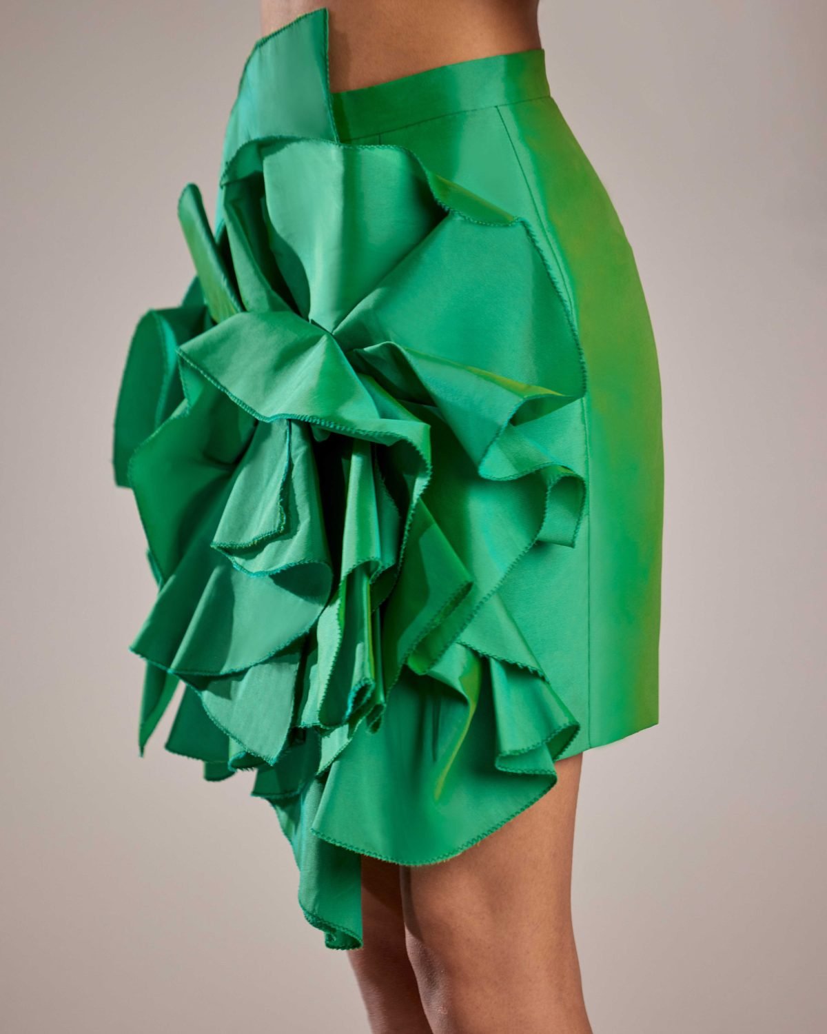 Vibrant Green Taffeta Skirt with High-Waist Design and Layered Ruffles