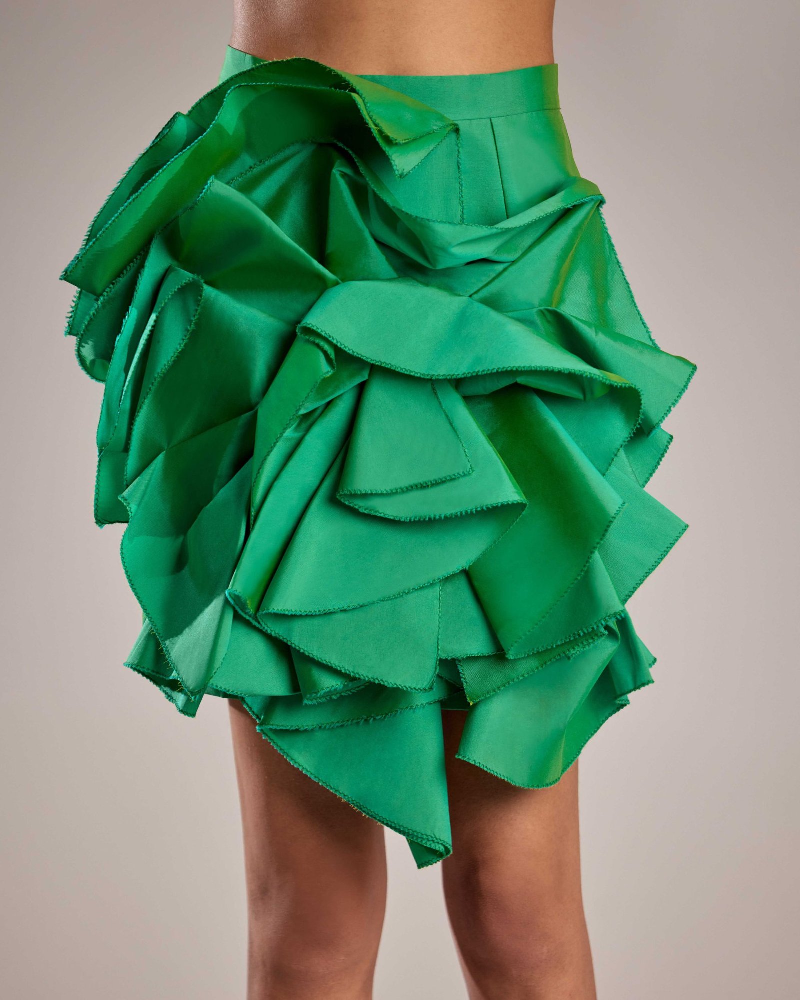 Vibrant Green Taffeta Skirt with High-Waist Design and Layered Ruffles