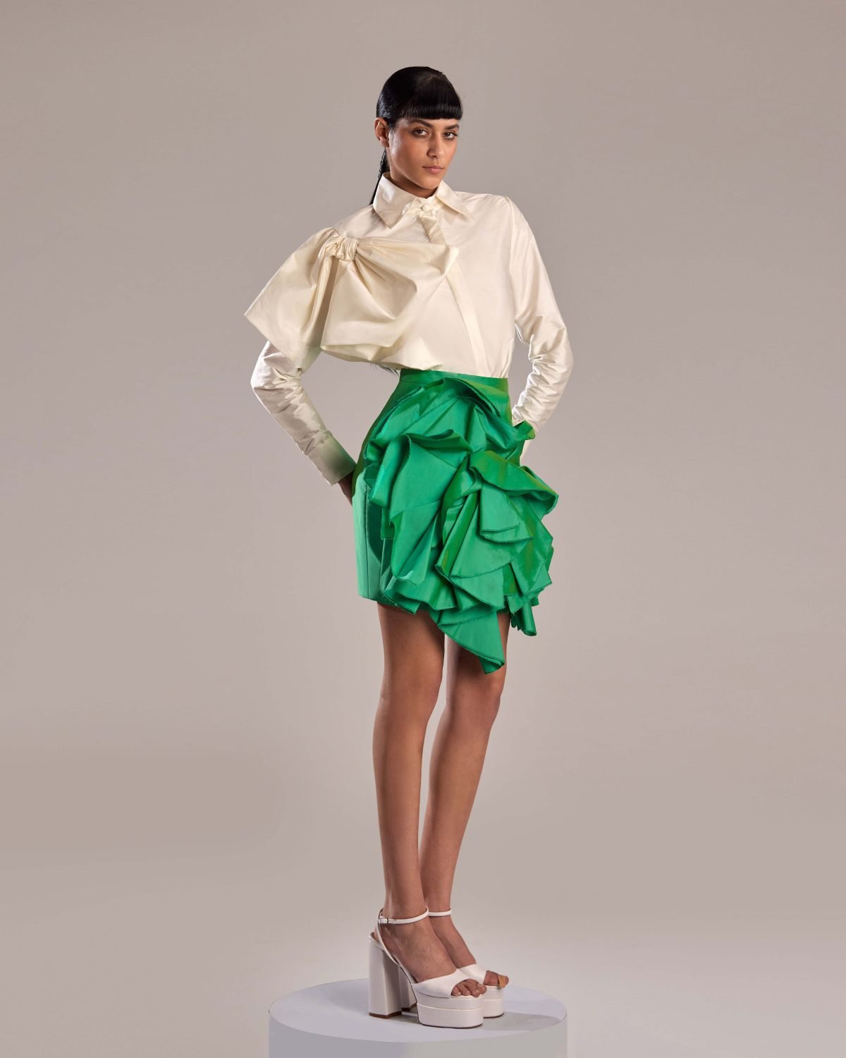 Vibrant Green Taffeta Skirt with High-Waist Design and Layered Ruffles