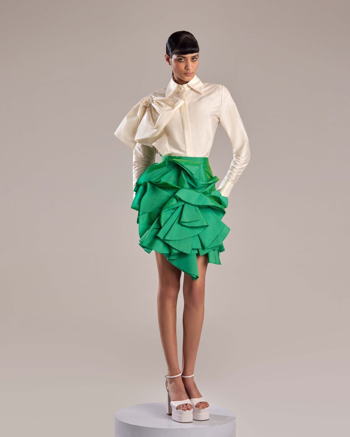 Vibrant Green Taffeta Skirt with High-Waist Design and Layered Ruffles