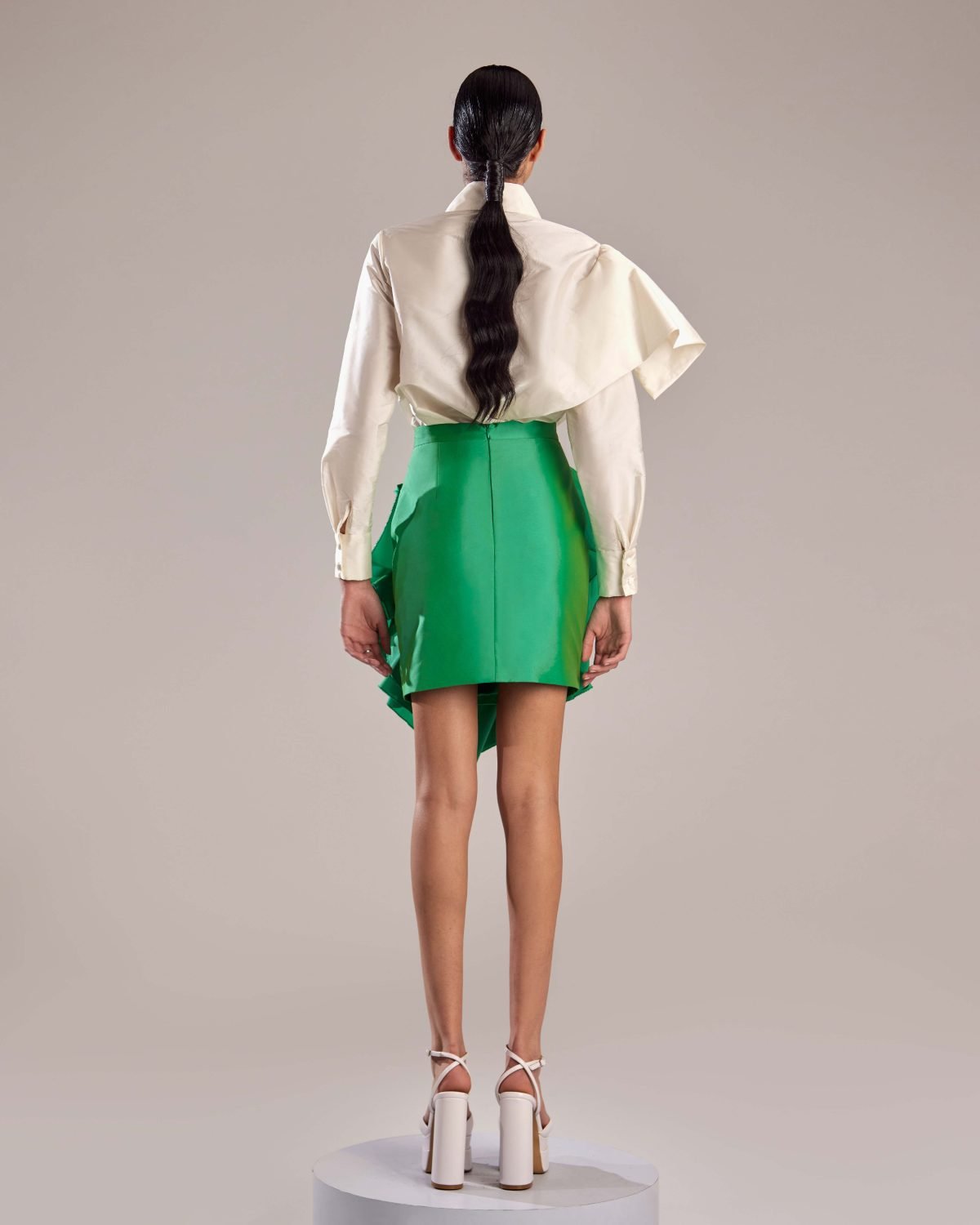 Vibrant Green Taffeta Skirt with High-Waist Design and Layered Ruffles