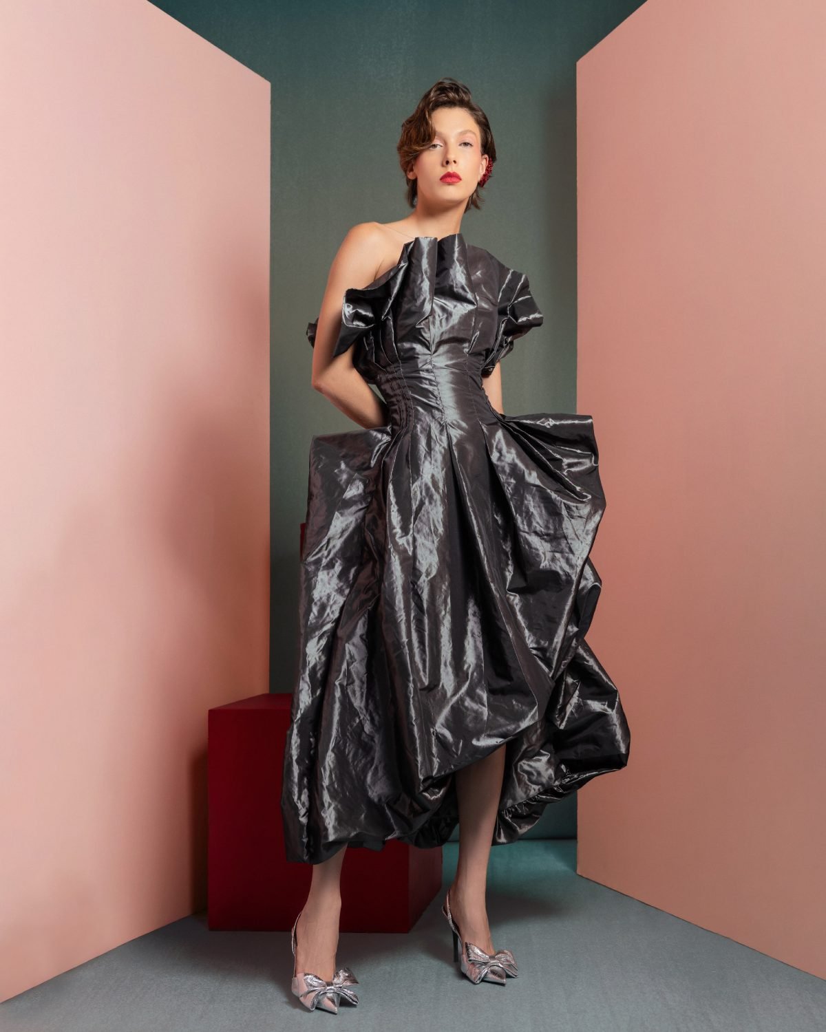 Anthracite Strapless Dress with metallic Ruffles Presence