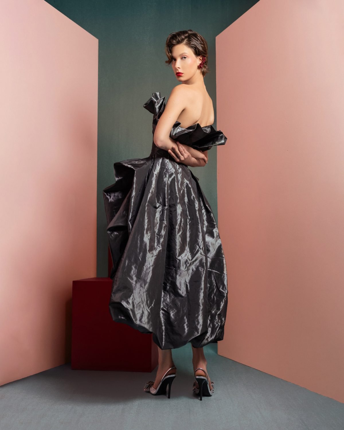 Anthracite Strapless Dress with metallic Ruffles Presence