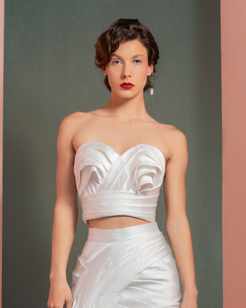 Exquisite Off-White Fit Draped Corset