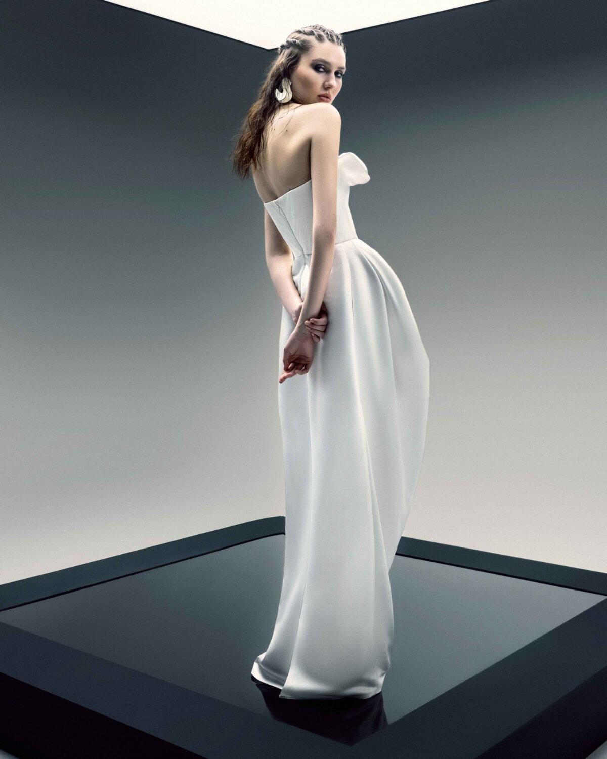 Charming Bow-Detail Sculptural Off-White Dress